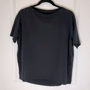 Lululemon back in action short sleeve shirt size 4